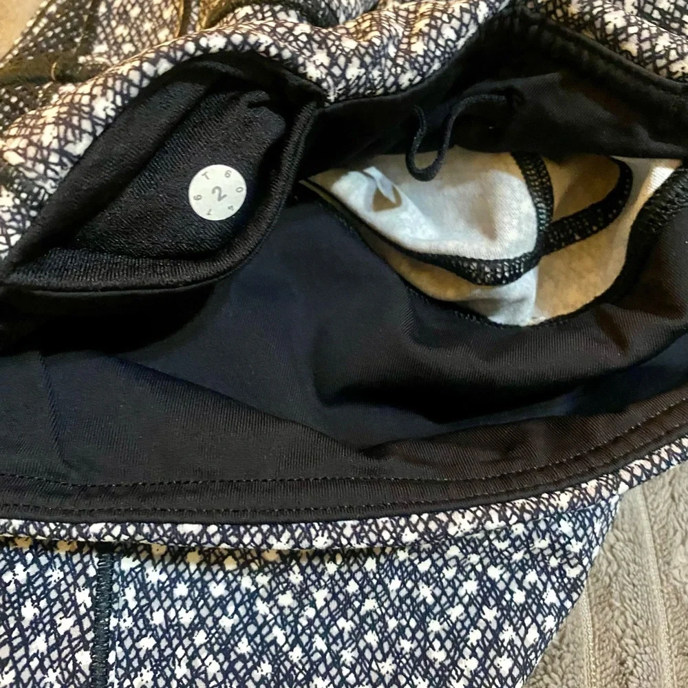 Lululemon Hit It Tight Athletic Women’s Black White Mesh Detail Sexy Pattern 2